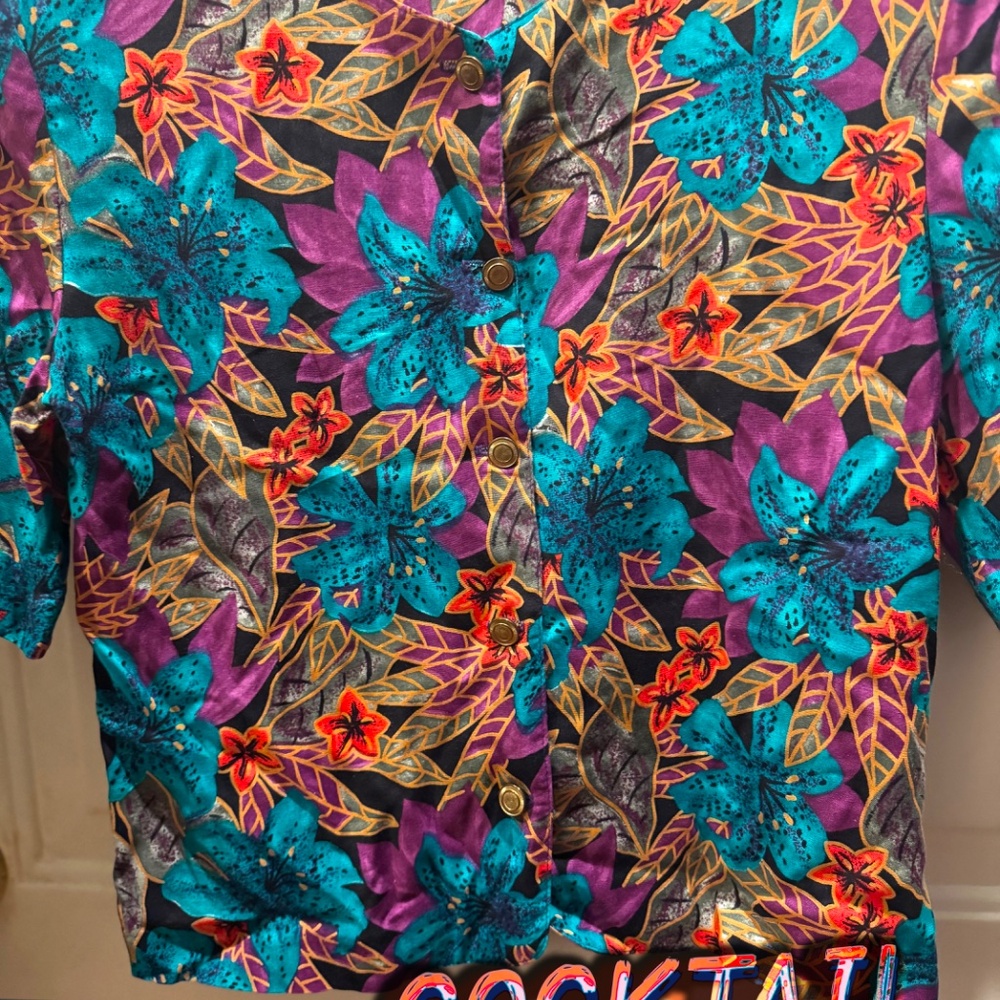 COCKTAIL Floral Button Me Up.